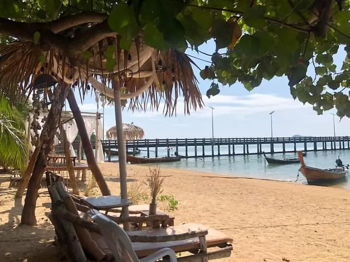 Malee Homestay Ko Por